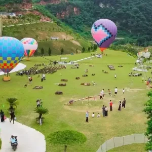 Voiture Privée De La Baie d’Halong à Moc Chau - Voiture Privée Vietnam